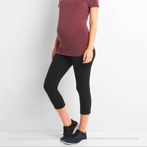 GapFit maternity blackout crop leggings sz M